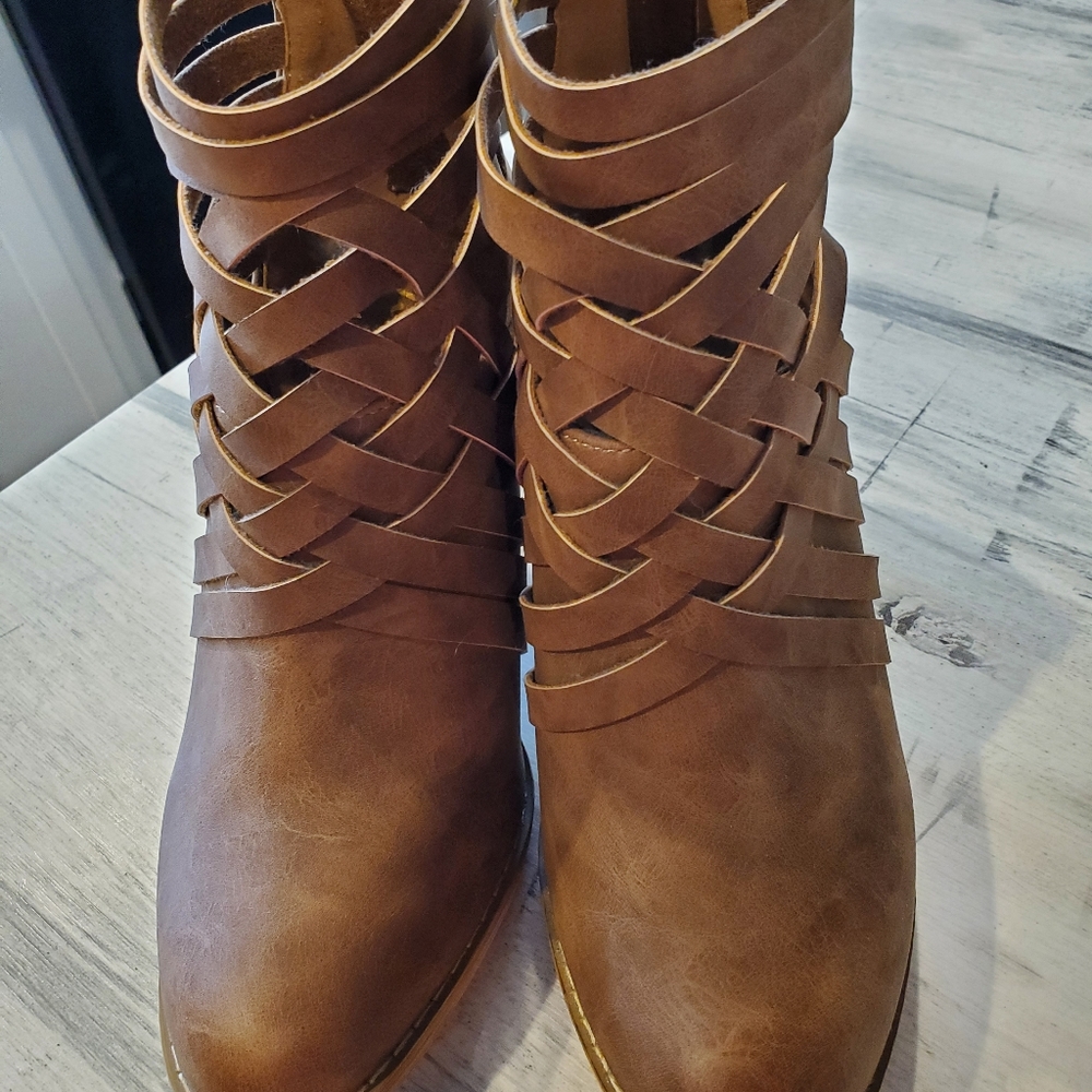 (NEW) Women's Urban Bootie
